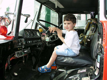 Eli on firetruck 7-03.jpg (43104 bytes)